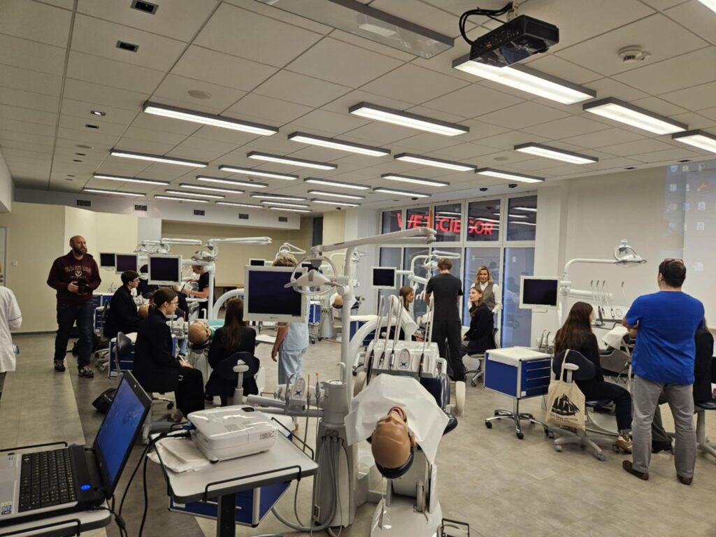 Ruszył drugi blok stomatologiczny dla uczniów szkół patronackich UMED-u3