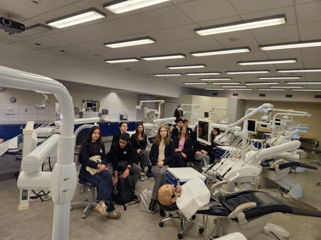 Ruszył drugi blok stomatologiczny dla uczniów szkół patronackich UMED-u1