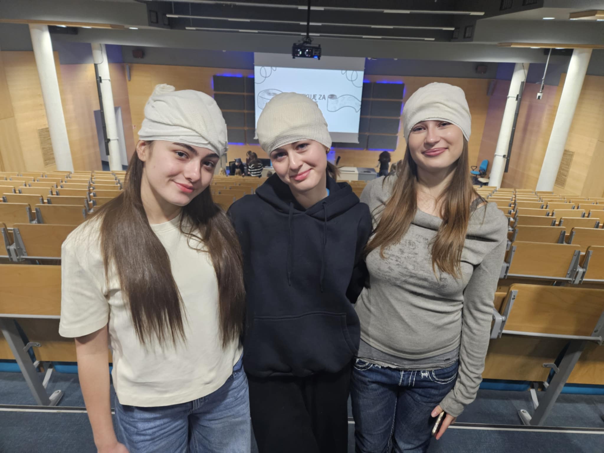 licealiści na warsztatach z desmurgii