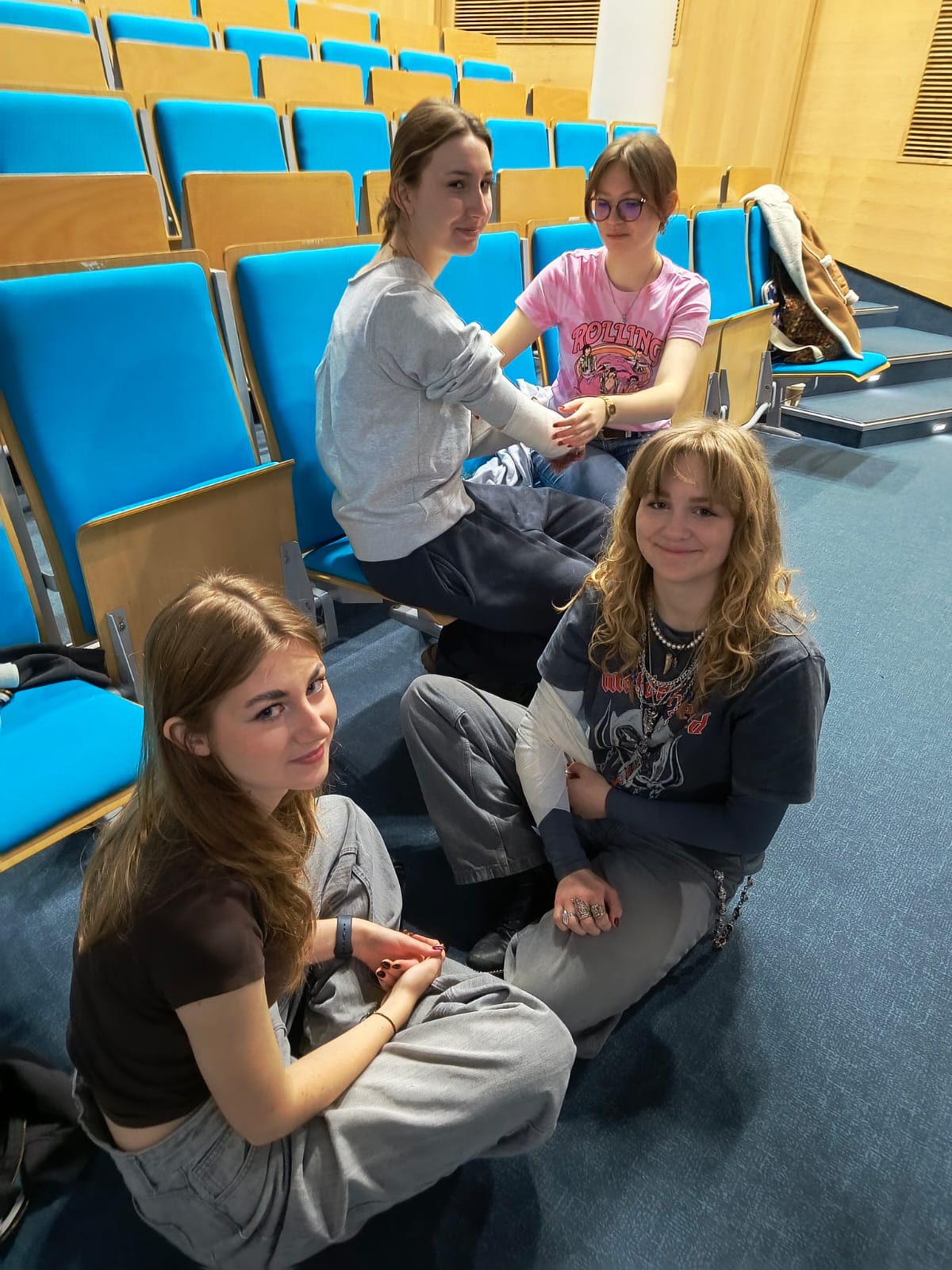 licealiści w czasie warsztatów z desmurgii