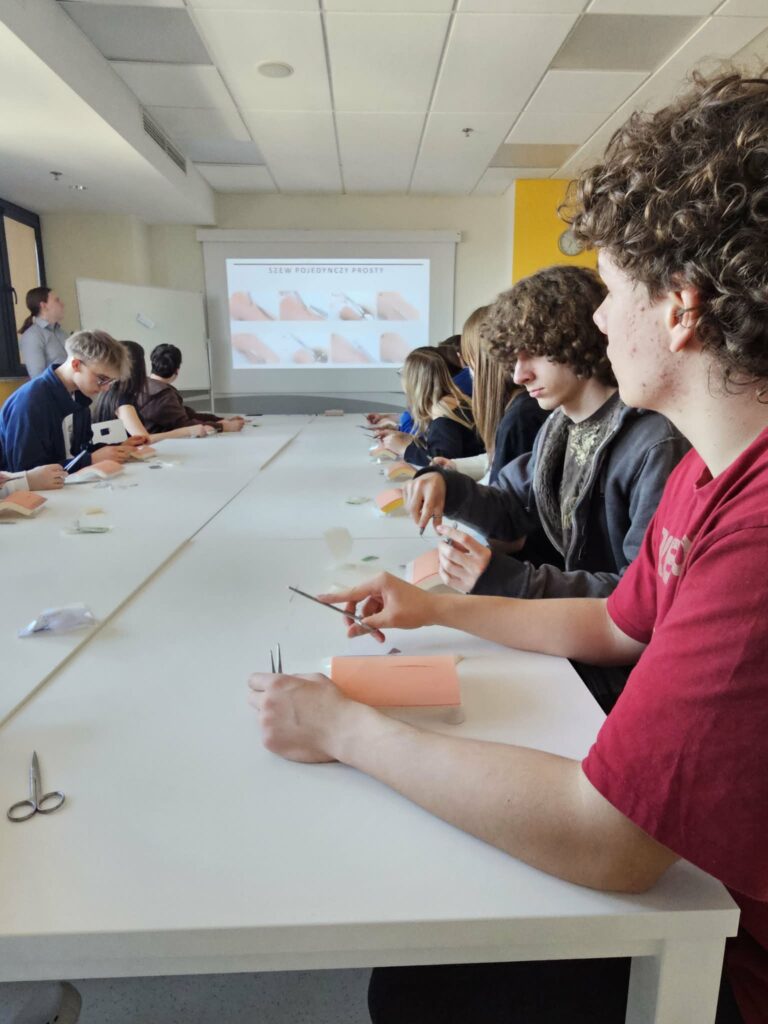 Licealiści na warsztatach w Centrum Symulacji Medycznych6