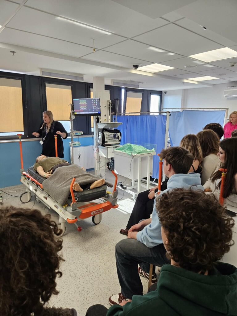 Licealiści na warsztatach w Centrum Symulacji Medycznych7